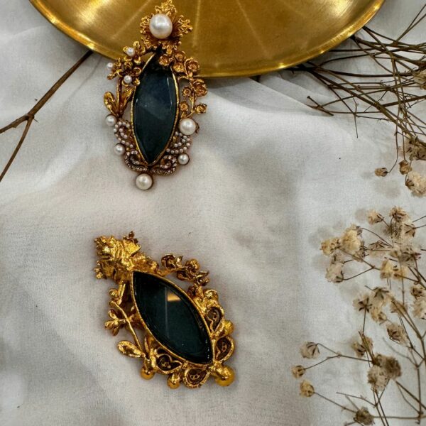 Naizhu Rhinestone Earrings - Image 3