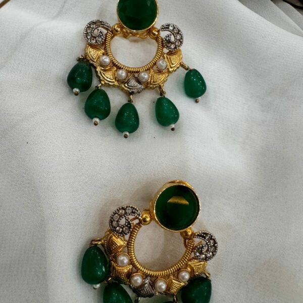 Naizhu Rhinestone Earrings - Image 4