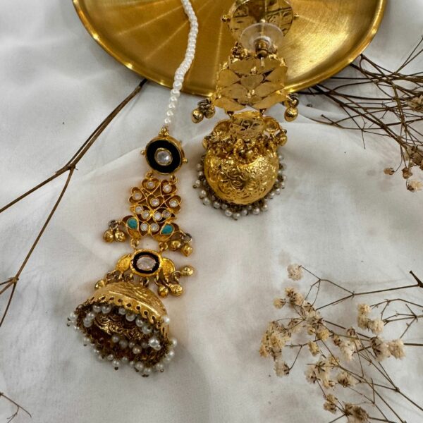Naizhu Rhinestone Earrings - Image 6