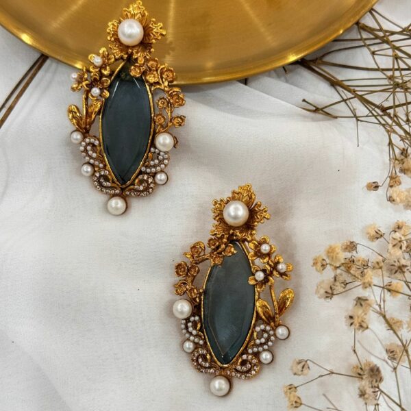 Naizhu Rhinestone Earrings - Image 6