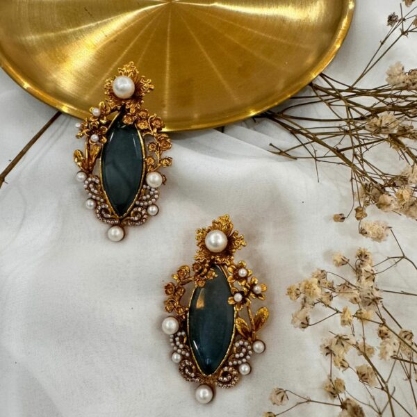 Naizhu Rhinestone Earrings - Image 7