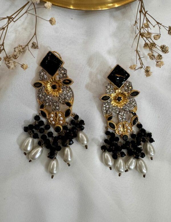 Naizhu Rhinestone Earrings - Image 3