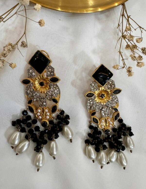 Naizhu Rhinestone Earrings - Image 4