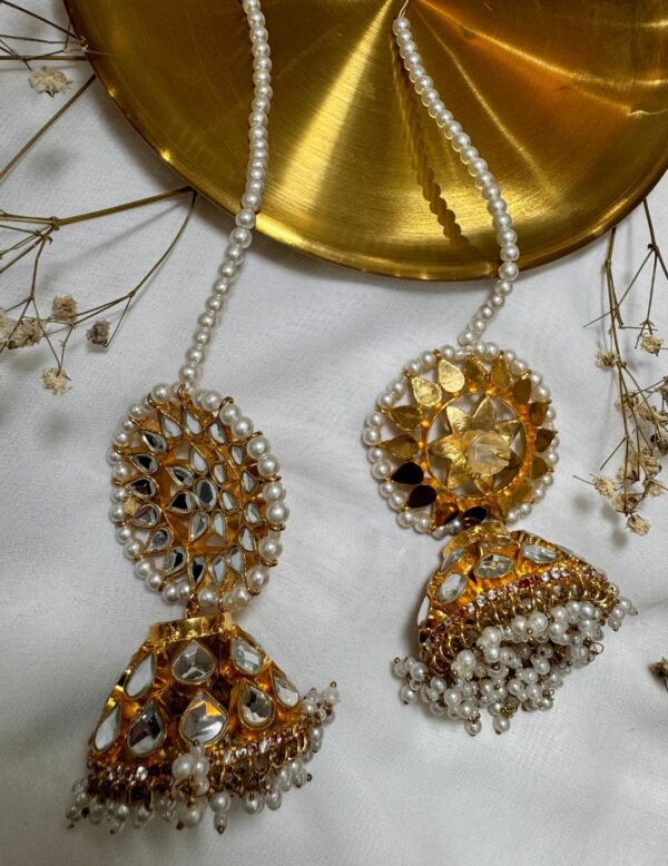 Naizhu Rhinestone Earrings - Image 4